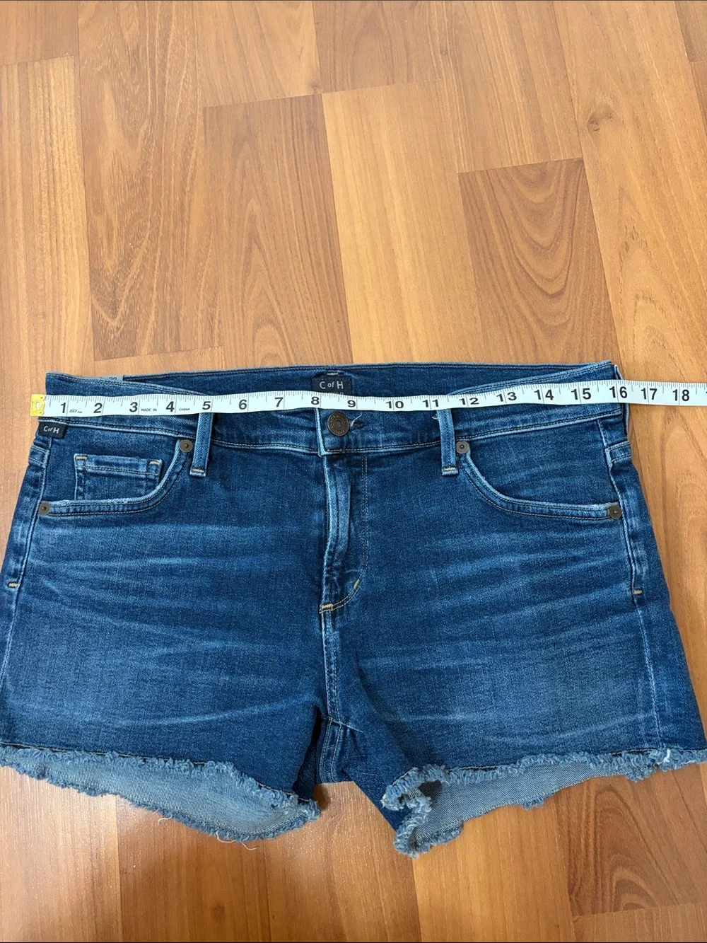 Citizens of humanity women’s Jean shorts size 29 dark wash